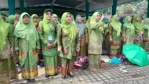 Doa Pemilu Damai dan Palesrina Merdeka Digelar oleh Ribuan Muslimat NU Kabupaten Banyumas. (TR-Rahayu).