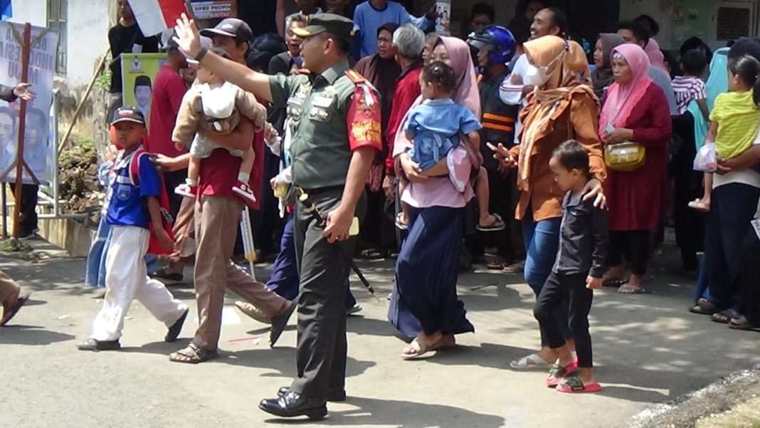 Aparat menyisir di setiap lokasi kunker Presiden Joko Widodo di Kabupaten Banyumas dan Cilacap. (Dok Humas Pemda Banyumas/ TR-Rahayu).