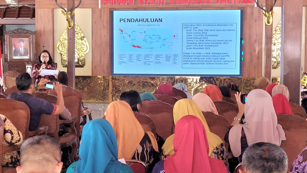 Kepala Dinas Kesehatan Kabupaten Banyumas dokter Widyana Grehastuti memberikan keterangan akan memberikan Sub Pin Polio kepada 197.527 anak usia o ampai 7 tahun. (TR-Rahayu)