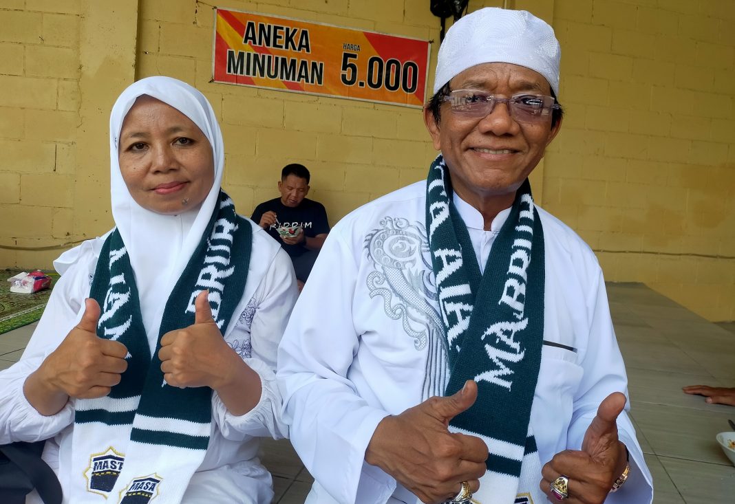 UNTUNG TEGUH SH BERSAMA SRI (ISTRI)